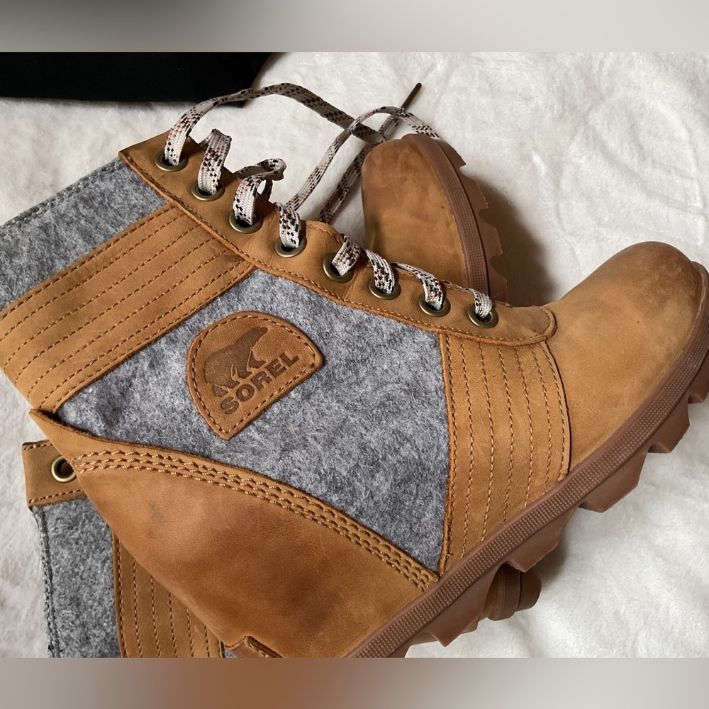 Sorel Lexie Wedge Boots in Camel Felt, 9, New - Picture 10 of 12
